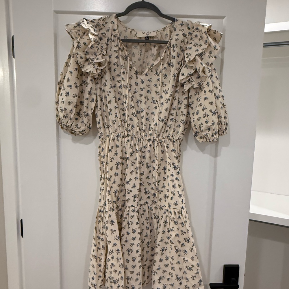Elegant Floral Midi Dress with Ruffle Sleeves
